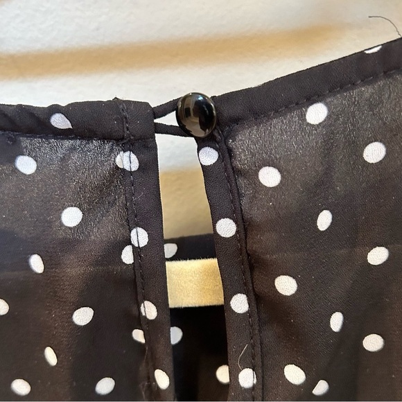 NWOT (fit is small) Monteau LA Flutter Sleeves Polka Dot Blouse. Medium - Picture 4 of 5